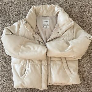 Abercrombie Women's Cream Puffer Jacket